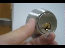 The pin tumbler lock is made up of 6 primary components. How To Pick A Lock With A Bobby Pin Youtube