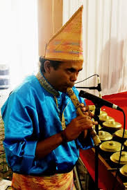 Saluang adalah alat musik tradisional khas minangkabau, sumatera barat. Suling Melankolis Pengiring Syair Puitis Indonesia Kaya
