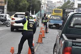 Hoy no circula (literally in spanish: Suspendido El Plan Hoy No Circula Quito Se Acoge Al Metodo Par Impar