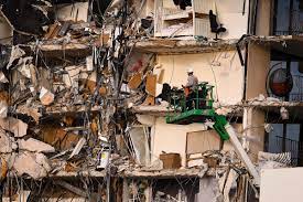 Florida condo collapse causes massive emergency response. Ewbap1izfvj8km