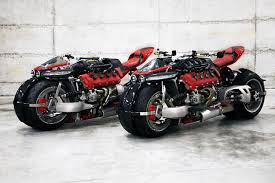 二輪だけど四輪というロマン仕様 マセラティ製v8エンジンを搭載した魔改造バイク lm847 がすごい バイク エンジン カスタムバイク