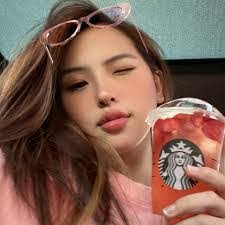 Alisha Coe's Instagram, Twitter & Facebook