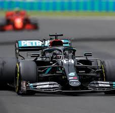 Hamilton won three races in the car, which is to be sold during the british grand prix weekend. Formel 1 Lewis Hamilton Gewinnt Im Mercedes Grossen Preis Von Ungarn Welt
