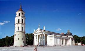 Die hauptstadt litauens ist ein attraktives reiseziel und längst kein geheimtipp die älteste kathedrale der stadt befindet sich in der altstadt am fuße des burgbergs. Kathedrale In Wilnius Vilnius 1636 Structurae