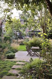 Do Not Make Your Small Backyard Condition Casual Do This To Make It Amazing Without Much Cost Garden Design Layout City Garden Small Garden Design