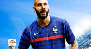 Karim benzema honore sa première sélection en équipe de france dès le mois de mars 2007 et participe à l'euro 2008. Selectionne