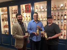 2,915 likes · 92 talking about this · 722 were here. Todd Schrupp On Twitter Explored Visitlex Today Must Visit Is Justins House Of Bourbon L Justin Thompson Of Belleslexington Fame Bourbon Expert Justin Sloan 3 Bottles We Re Holding Col Randolph From Only