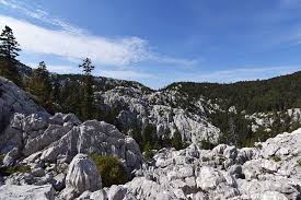 Za vrijeme tih mjeseci svatko tko poželi može uživati u prekrasnom pogledu na jadransko more s brojnih planinskih vrhova. Pogled S Premuziceve Staze Nacionalni Park Sjeverni Velebit Hrvatska View From The Premuzic Trail Northern Velebit National Park Croatia A Photo On Flickriver