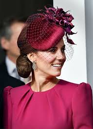 Koleżanki wyśmiewały się także z jej ubrań i fryzury. Modne Fryzury Kate Middleton Upiecia Z Toczkiem Kucyki Koczki Viva Pl