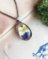 Pansy Flower Necklace Herbarium Jewelry Pressed Flower Terrarium Necklace Unique Gifts Wild Nature Jewe Pansies Flowers Real Flower Jewelry Pressed Flowers