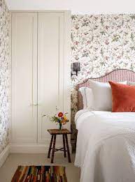 Here are 12 wallpaper inspirations for your master or single bedroom. Wallpaper Ideas House Garden
