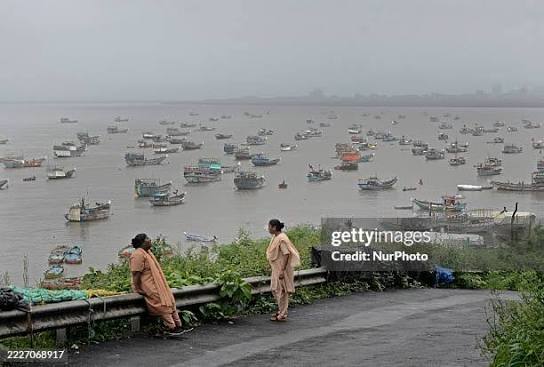 1,271 Mumbai Harbour Stock Photos, High-Res Pictures, and Images - Getty Images | Delhi india, India trade, Indian business