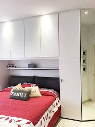 Se invece dietro il letto c'è una paretina in cartongesso che divide la cabina dal resto della stanza, qualsiasi altro modello può essere utilizzato. Armadio Ad Angolo Con Ponte Arredi E Mobili
