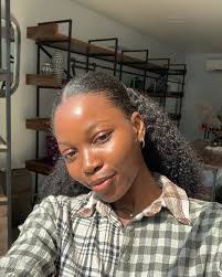 Sun-kissed Day!✨ Pretty hair from @ulahairr . . . #sunkissed #explore  #ponytail #curlyextensions #ulahair #happday