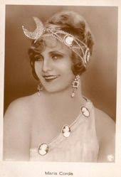 Amelie Brooks (aliceamelieb)