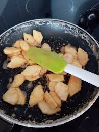 Pommes Caramelisees A La Cannelle Mes Meilleures Recettes Faciles En 2020 Recette Facile Meilleur Recette Pommes Caramelisees
