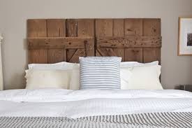 In legno scolpito o in rattan, in pelle o con imbottitura capitonné in velluto, le nostre testate da letto esaltano l'arredo della camera da letto. Testate Letto Fai Da Te Mobili Come Realizzare Le Testate Del Letto Letto Fai Da Te Porta Testiera Mobili Fai Da Te