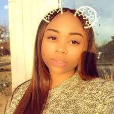 Dee Davis's Instagram, Twitter & Facebook