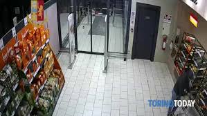 Da noi i clienti sono al centro della nostra attenzione, la loro soddisfazione è la base del nostro orario di apertura lidl riva ligure. Rapina Nel Supermercato Lidl Di Strada Altessano 11 Dicembre 2019 Arrestato L Autore Della Strage Di Via Tonello Del 21 Dicembre 1982