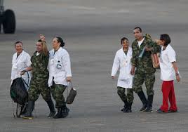Mucha Atencion Para Los Recien Liberados En El Aeropuerto De Villavicencio Foto Hector Fabio Zamora El Tiempo Aeropuertos Y Promesa