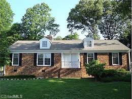 2804 Lenoir Dr Greensboro Nc 27408 Melanie Adler Kit Den Combo W All Brick Nice Yard 4br 2ba In Green Valley Real Estate Houses Green Valley Greensboro