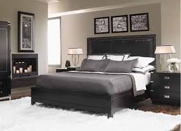 High Contrast Bedroom Decorating With Modern Bedding Sets In Black And White Bedroom Interior Contemporary Bedroom Sets Master Bedrooms Decor