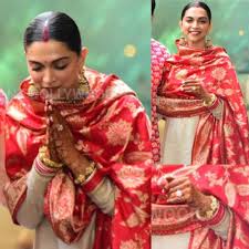 We Can T Stop Admiring How Beautiful Deepika Is Looking From Her Sabyasachi Outfit The Sindoor The Jh East Fashion Designer Dresses Indian Indian Fashion