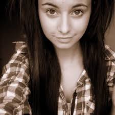 Leah Tutt (@leeah17)