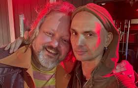 Over the holidays, Santa was not the only magical being to fly in. Rhode  Island also was graced by the presence of beloved S1 alumnus Collin Clay  Chace. He and his husband