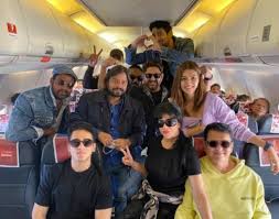 The upcoming film, which stars akshay kumar in the lead, is being helmed by farhad samji and bankrolled by sajid nadiadwala. Bachchan Pandey Kriti Sanon Arrives In Jaisalmer With Entire Team For Shooting Of Bachchan Pandey Akshay Kumar Will Join The Team A Few Days Later Divya Bharat