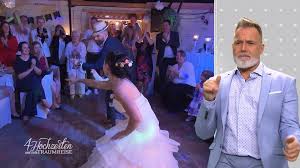4 Hochzeiten Und Eine Traumreise Der Eroffnungstanz Verwandelt Sich In Eine Richtige Familien Choreografie