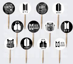 Check spelling or type a new query. Amazon De Bts Army Logo Cupcake Picks Cake Toppers 12 Stuck Schwarz Und Weiss Jackensymbole K Pop Bangtan Boys South Korean Boy Band Jin Suga J Hope Rm Jimin V Jungkook