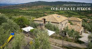 La casa está integrada en las antiguas murallas del pueblo. Casas Rurales Con Zona De Juegos Con Ninos En La Mochila