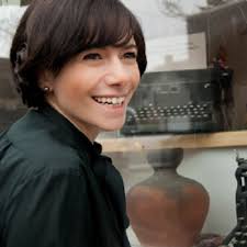 Loryn Bortins (@libridipitous)