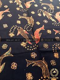 Shop batik fabric to create joy at home. Jual Bahan Baju Batik Kain Batik Tulis Motif Ikan Mas Latar Hitam Thebatik Co Id