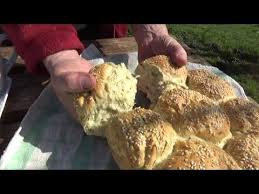 Leckeres Rezept Fur Zucchini Brotchen Youtube In 2020 Leckere Rezepte Brotchen Rezepte