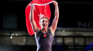 Kariyerinde 4 avrupa ve 1 dünya şampiyonluğu bulunan milli güreşçi yasemin adar, 2020 tokyo olimpiyatları'nda şampiyon olarak adını bir kez daha. Yasemin Adar Kimdir Dunya Sampiyonu Milli Gurescimiz Kac Yasinda Ve Nereli Spor Haberleri