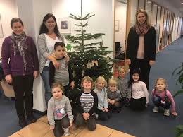 Betzdorf Kleine Helfer Schmuckten Weihnachtsbaum Der Deutschen Bank Ak Kurier De