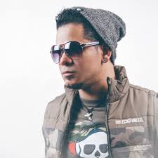 Listen to Ella Se Arrebata by Monitorecord in dominicana playlist online  for free