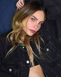 Según diversos medios de comunicación y por declaraciones de algunos de  ellos mismos, el equipo de Bad Bunny habría invitado a Angelique Boyer,  Belinda, Danna Paola y Wendy Guevara a sus conciertos