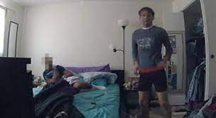 Pubblicato il 31 luglio 2014 spiava con una telecamera nascosta le coinquiline in camera da letto: Inquilini Installano Telecamera Nascosta In Camera Da Letto Quello Che Scoprono Sul Proprietario E Disgustoso