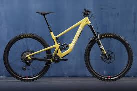 In the race to see who could build the biggest, baddest 29 enduro bike, santa cruz didn't rush anything to market. Bikes Beer Santa Cruz Megatower 2021 Na Cor Amarillo Facebook