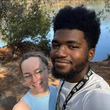 Does Kings Dominion have storage for small items at each ride?