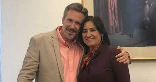 Irma eréndira sandoval deja la sfp, la sustituye roberto salcedo aquino. John Ackerman Dice Que Demandara A Loret Por Exhibicion De Sus Casas