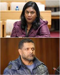 Colonel Kobus Roelofse uveza ubudlwelwane buka Andrea Johnson no General Feroz Khan. Adv Johnson usolwa ngokusiza u General Khan ecaleni lakhe lokushaya.