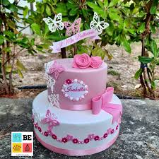 Torta Romantica Fiori E Farfalle Fatta A Mano Torte Torte Per Battesimo Idee Torta Di Compleanno