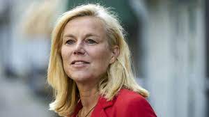 Born 2 november 1961) is a dutch diplomat and politician, serving as minister for foreign trade and development cooperation. Sigrid Kaag Met 96 Procent Gekozen Tot D66 Leider Nos