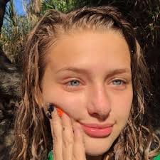 Elisa Avery's Instagram, Twitter & Facebook