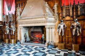 The castle was besieged many times in the middle ages. Ritterrustung Und Ein Grosser Kamin Innerhalb Der Grossen Halle In Edinburgh Castle Schottland Lizenzfreie Fotos Bilder Und Stock Fotografie Image 86073815