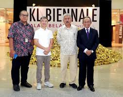 Beliau menggantikan tan sri samsudin osman yang akan bersara setelah berkhidmat selama lebih 13 tahun sebagai pengerusi. Lawatan Ybhg Tan Sri Samsudin Bin Balai Seni Negara Facebook
